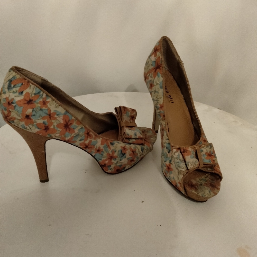 Peach and blue floral Madden girl heels size 10